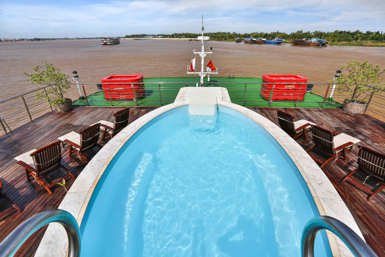 Piscine et terrasse, R/V Mékong Prestige