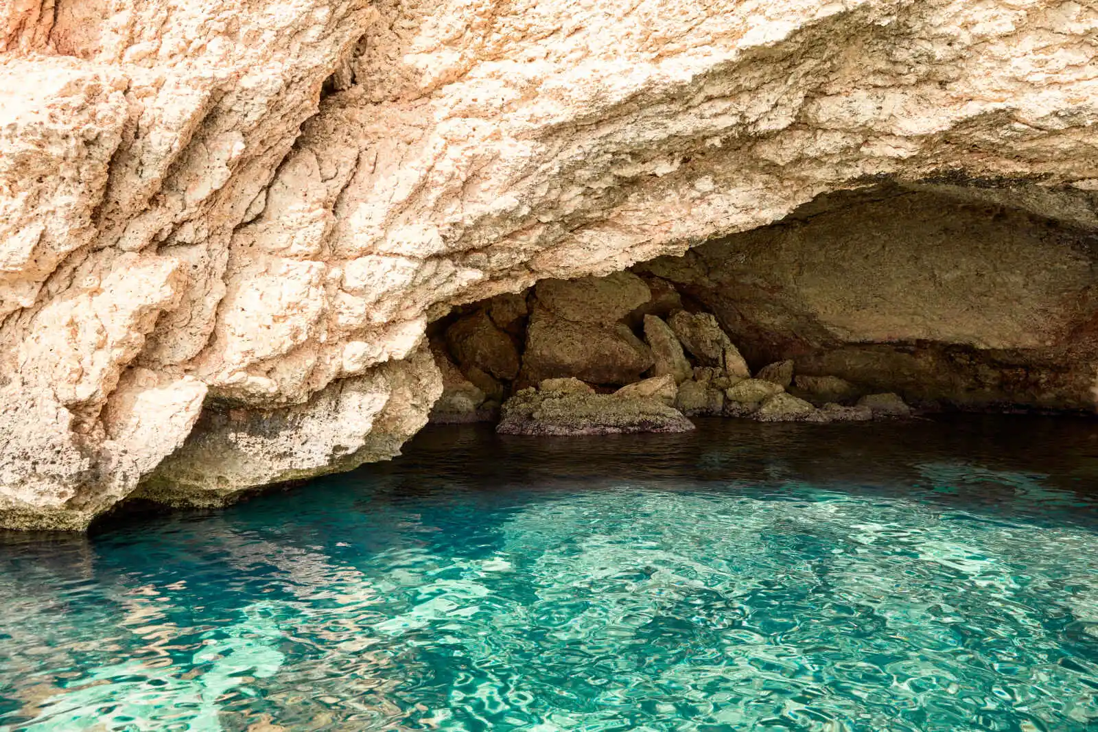 Grotte sous-marine à proximité de l'hôtel, hôtel Six Senses Ibiza