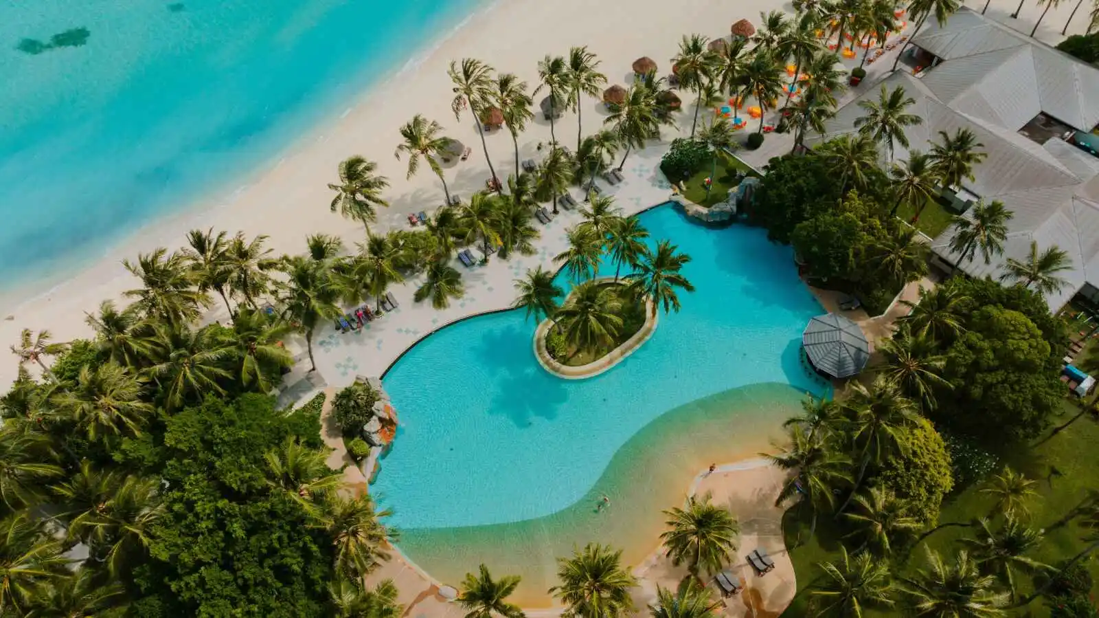 Vue aérienne de la piscine de l'hôtel, Villa Park, Sun Island