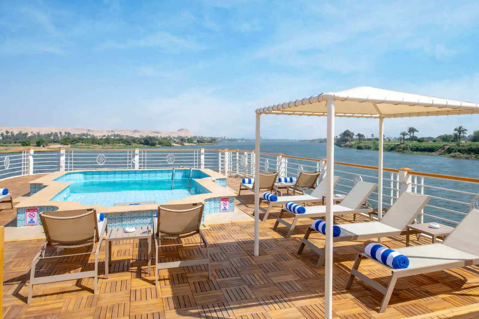 Piscine sur le pont du bateau, H/S Sindbad