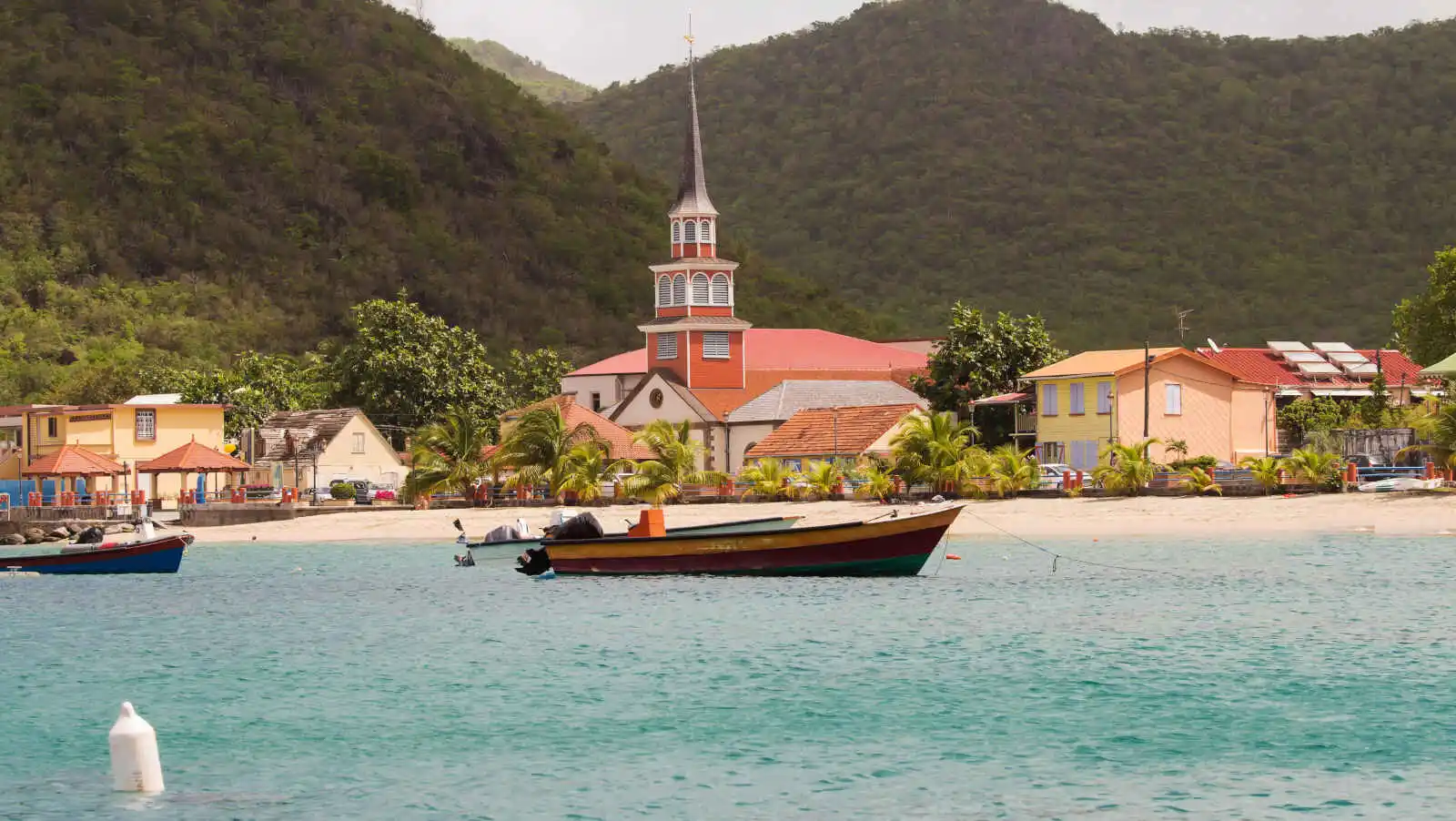 Village en bord de mer, Martinique, Caraïbes