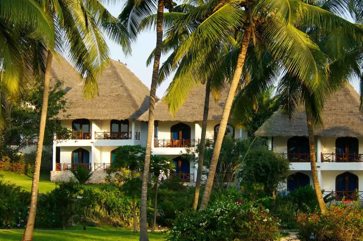 Vue extérieure des chambres supérieures, Bluebay Beach Resort & Spa, Zanzibar, Tanzanie