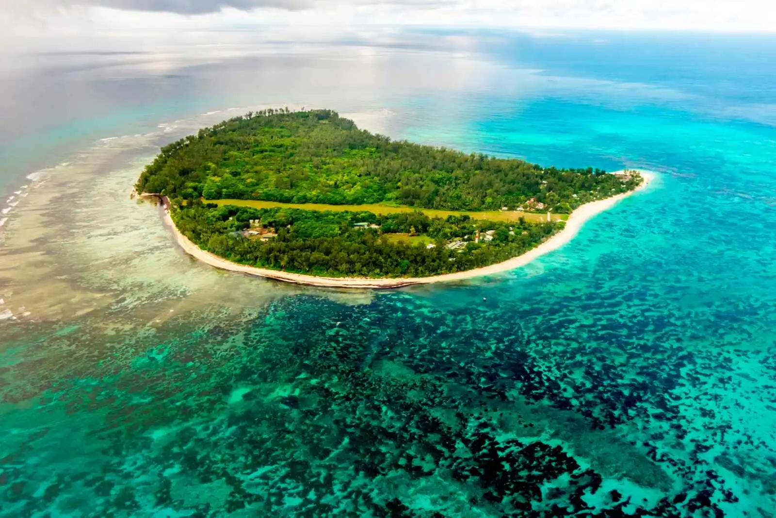 Vue aérienne de l'hôtel, Denis Private Island