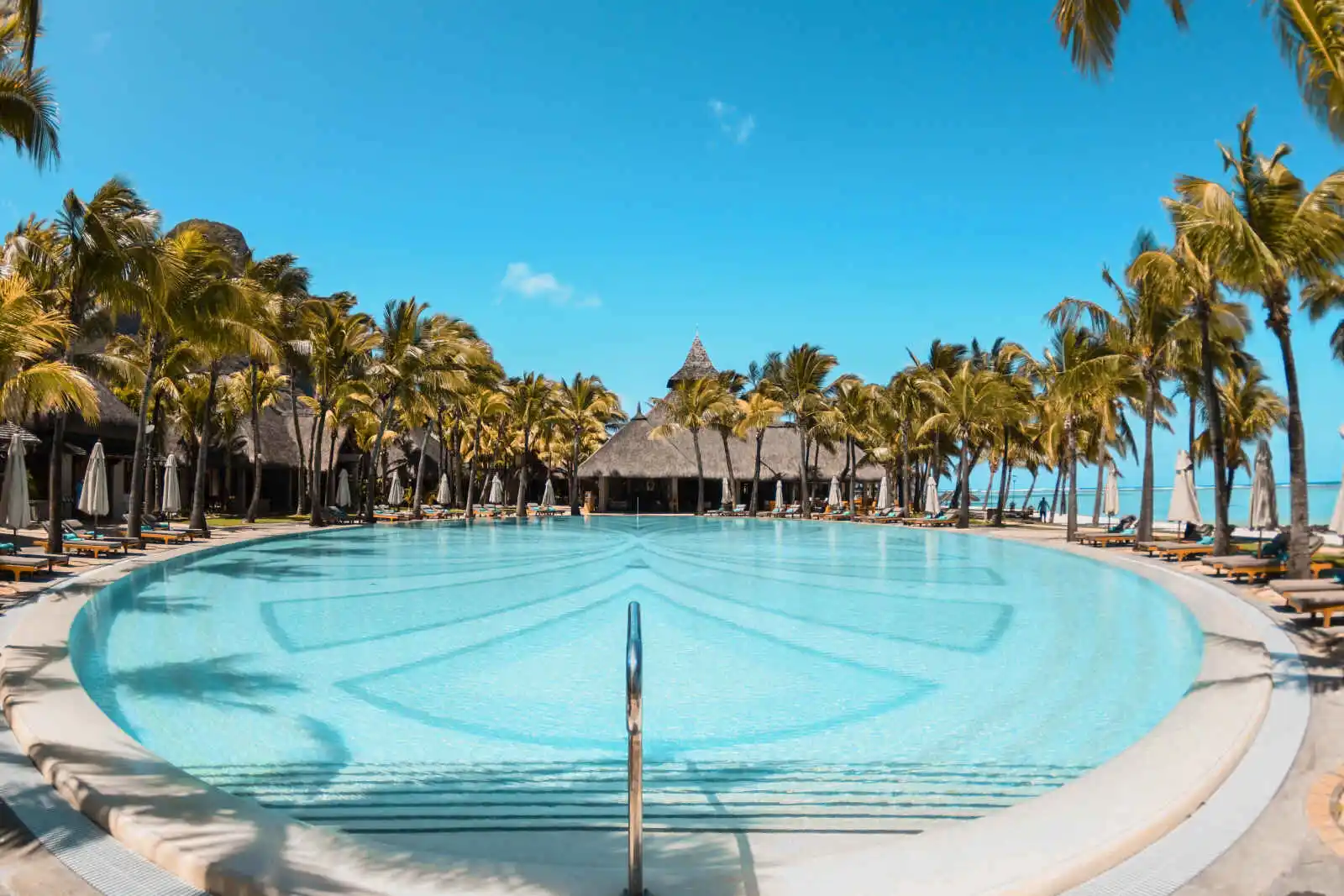 Piscine de l'hôtel, hôtel Paradis Beachcomber Golf Resort & Spa, Le Morne, île Maurice