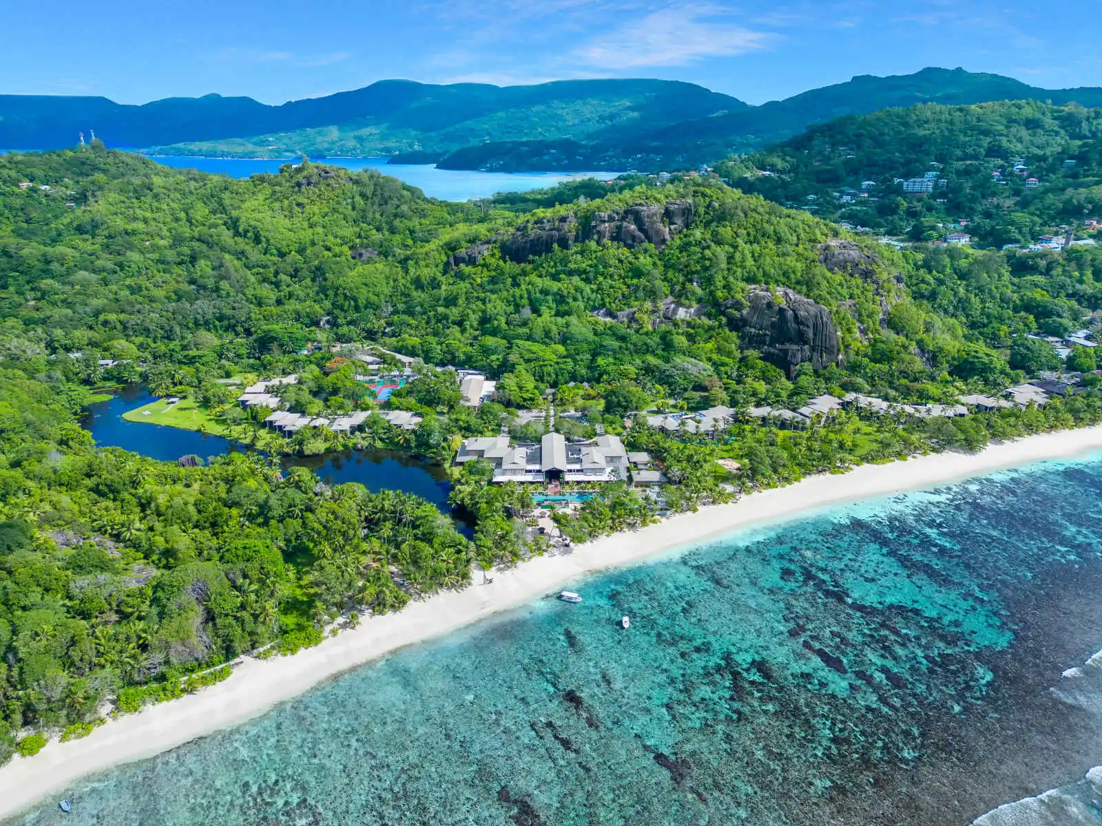 Vue aérienne Kempinski Seychelles Resort Baie Lazare, Seychelles