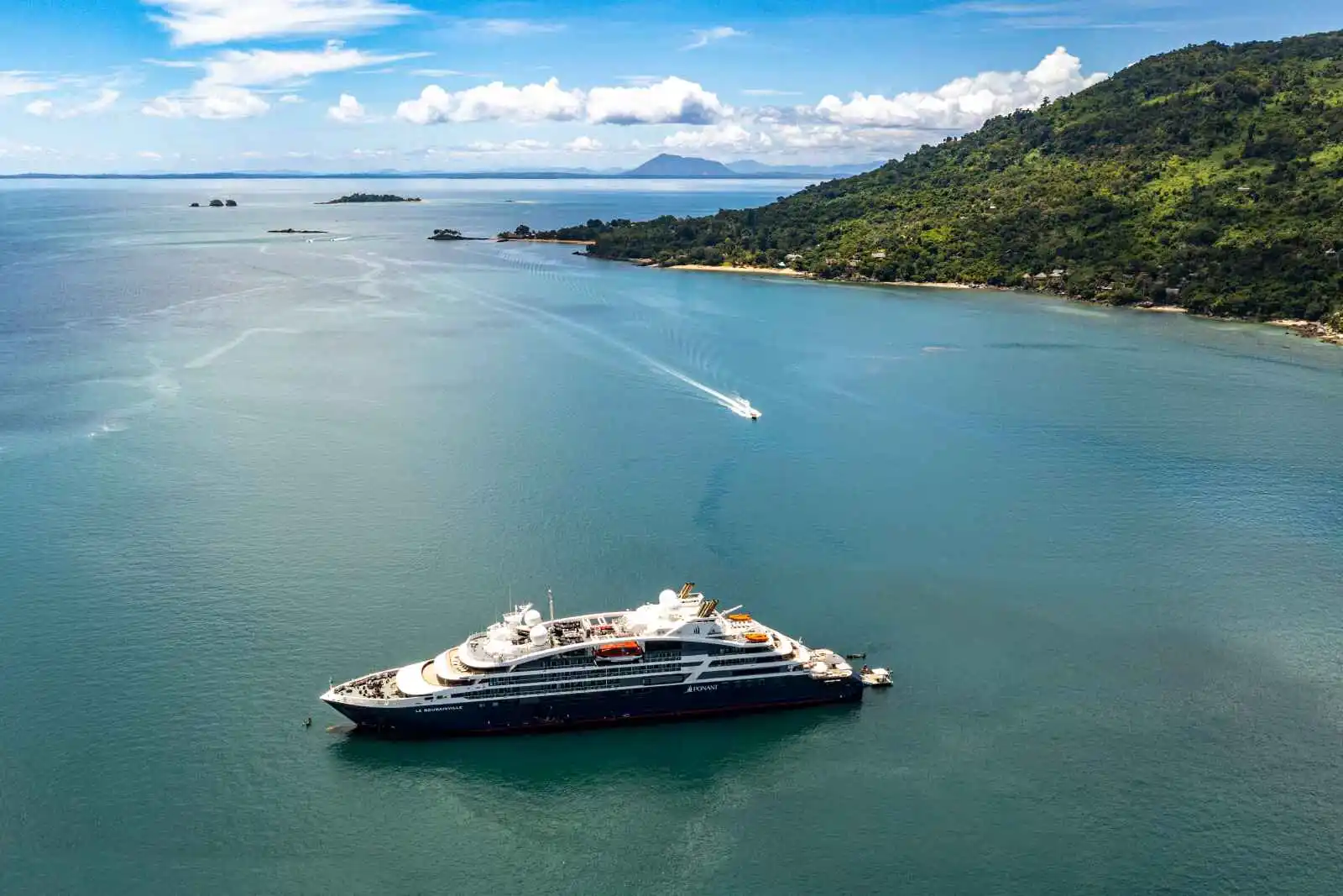 Le Bougainville, Les explorers