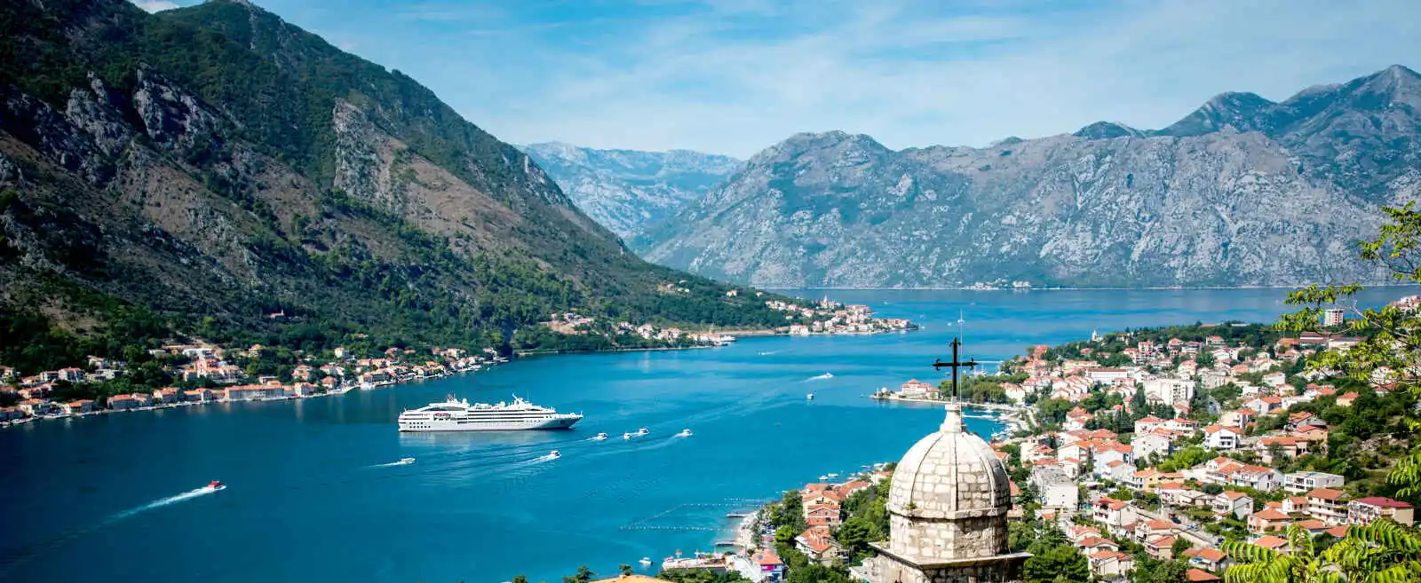 Le Lyrial dans la baie de Kotor, Croatie