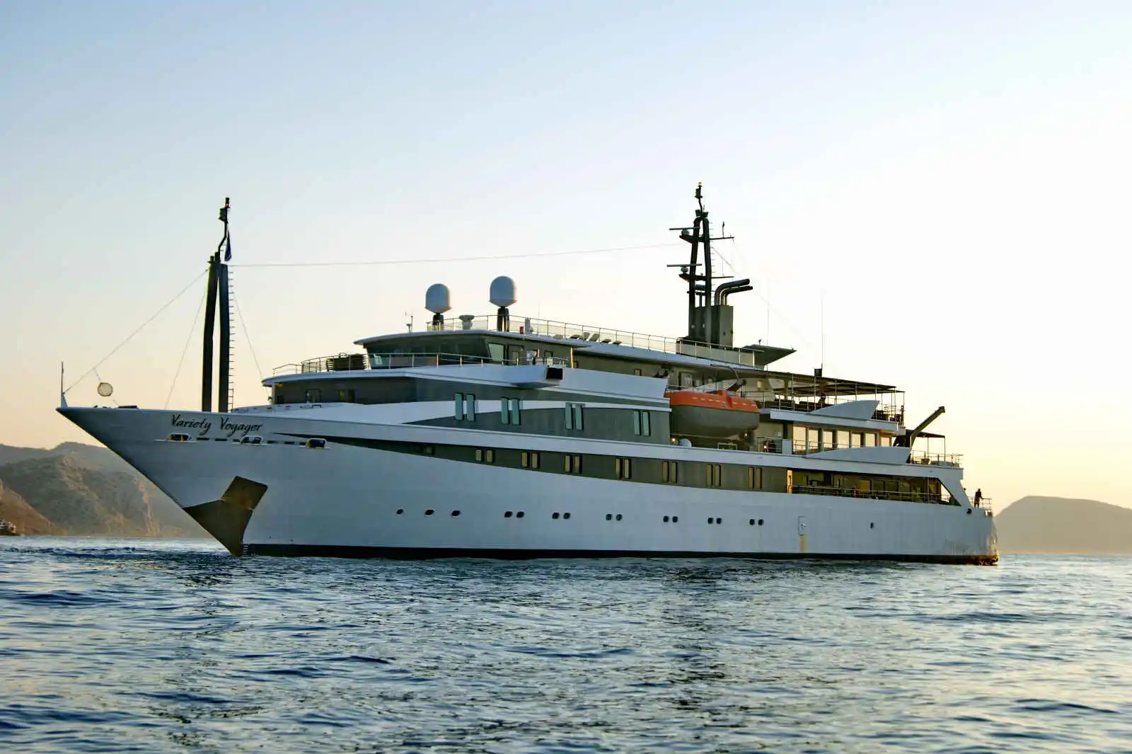 Vue extérieure du bateau, M/Y Variety Voyager